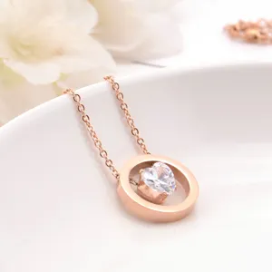 Roségold Titanstahl Halskette mit Zirkonia Herz Anhänger, elegante Mode Schlüsselbein Kette.