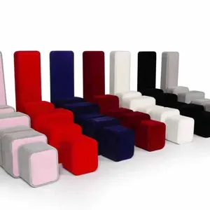 Fluwelen meerkleurige sieradendoos, afgeronde multi-tier display standaard voor ringen.