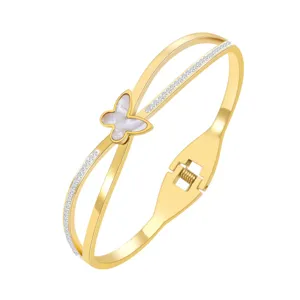 Bracelet détail papillon en acier inoxydable plaqué or 18k avec coquillage et strass.