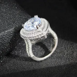 Atemberaubender Mode-Luxus-Mikro-Pave-Simulierter Diamantring für Frauen, brillant und funkelnd.