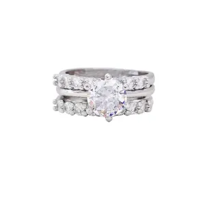 Set de bague de fiançailles en argent avec pierre centrale ronde et alliances pavées.