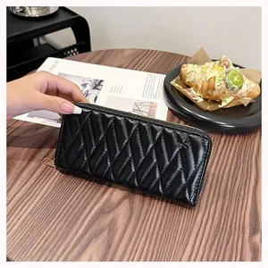 Schwarze gesteppte lange Geldbörse mit Reißverschluss, große Clutch und Handytasche.