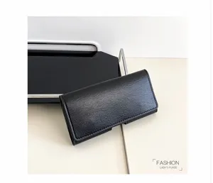Minimalistische schwarze Ledergürteltasche und Handytasche, schickes Design für den Alltag.