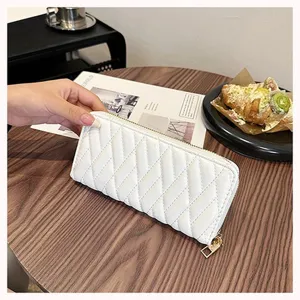 Weißes gestepptes langes Geldbörse mit Reißverschluss, elegante PU-Leder Handtasche.