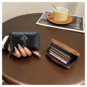 Portafoglio mini compatto con chiusura lampo e scomparti multipli per carte da donna.