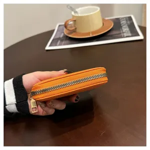 Πορτοφόλι κερμάτων PU πορτοκαλί με φερμουάρ, συμπαγής θήκη καρτών για γυναίκες καθημερινά.