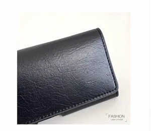 Klassische schwarze lange Lederbrieftasche und Handytasche mit feiner Textur fur den Alltag.