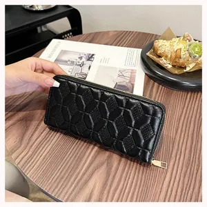 Schwarze gesteppte lange Geldbörse mit Reißverschluss, große Clutch und modische Handytasche.