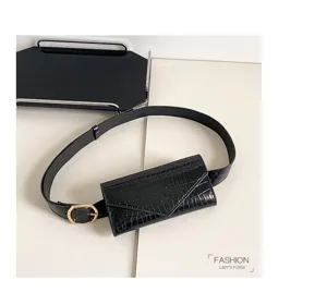 Schicke Kroko-Muster Damen Gürteltasche mit Umschlagklappe und goldener Schnalle für Alltag.