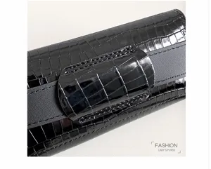 Schwarze glänzende Krokodil-Prägung Damen Geldbörse mit Klappdesign und elegantem Taillenbeutel.