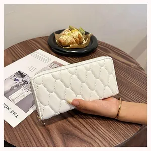 Weißes gestepptes langes Reißverschluss-Portemonnaie für Damen, große Handgelenktasche.