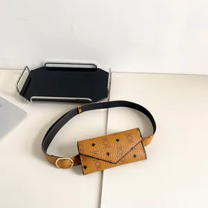 Damen Mode Taillengürteltasche mit Briefumschlag Geldbörse, braunes Monogramm PU Leder.