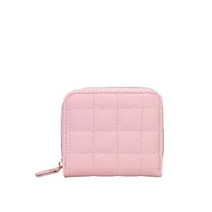 Chic portefeuille court matelassé rose pour femme avec fermeture éclair sécurisée et design épuré.