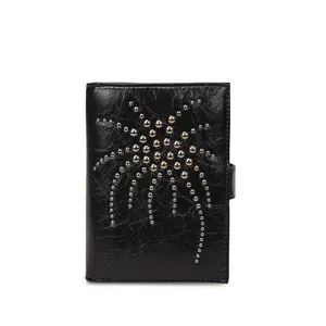 Schwarzes Leder-Reisepass-Etui für Damen mit metallischem Sternenstaub-Nieten-Design