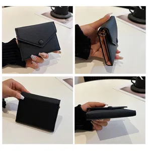 Vue detaillee du petit portefeuille pliant en cuir PU pour femme en couleur noire classique.