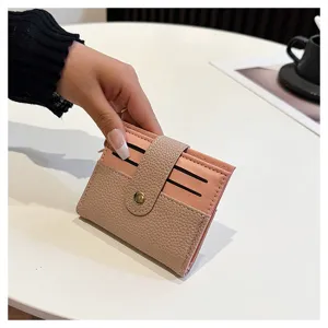 Mini portafoglio porta carte in pelle PU con bottone automatico e fessure rosa beige.