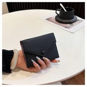 Petit portefeuille court noir en cuir PU avec bouton pression, porte-monnaie élégant et chic.
