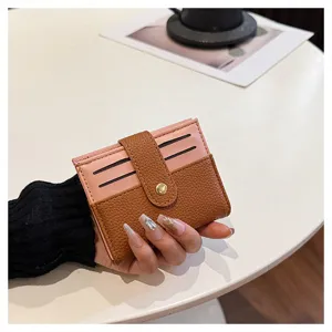 Mini portafoglio da donna compatto con scomparti per carte, porta carte bicolore in pelle.