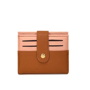 Portafoglio porta carte da donna mini bicolore rosa e marrone con chiusura a bottone a pressione.