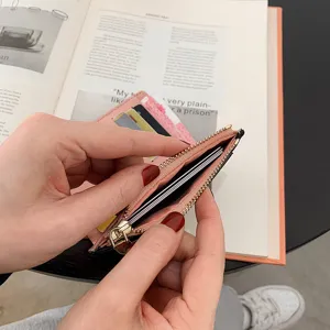 Monedero corto rosa para mujer, bonito tarjetero con cremallera y múltiples ranuras para tarjetas.