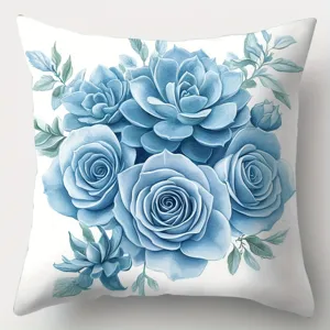 Detailaufnahme des eleganten blauen Aquarell Rosen und Sukkulenten Motivs auf dem Kissen.