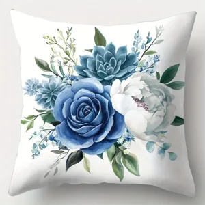 Dekorativer Kissenbezug mit einem aquarellartigen blauen Rosen Blumenmuster für Zuhause.