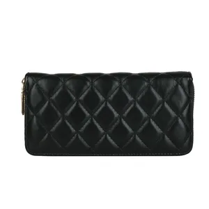 Elegante portafoglio lungo trapuntato nero da donna con zip e grande capacità interna.
