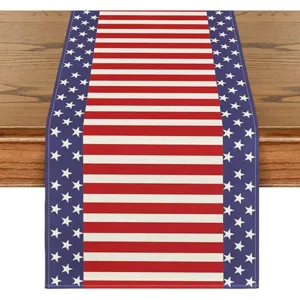 Vista dettagliata della tovaglia runner con tema della bandiera americana e stelle.