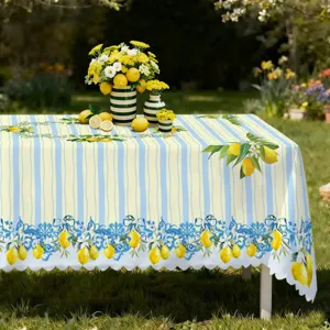 Tovaglia estiva con limoni per tavolo da pranzo, copertura in tessuto decorativo a righe blu.