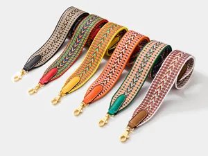 Kleurrijke gewoven vervangende tassenriemen met lederen lipjes en gouden musketonhaakjes.
