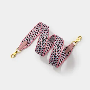 Stijlvolle geweven vervangende schouderband voor handtassen met goudkleurige hardware en chic.