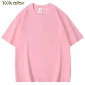 Gedetailleerd overzicht van roze katoenen oversized korte mouw t-shirt met kraanlabel