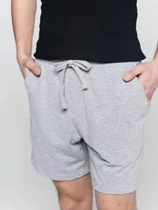 Bequeme Herren Baumwoll Sweatshorts mit Kordelzug und praktischen Taschen für Sport.