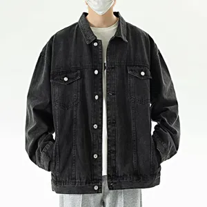 Detailansicht der loose washed schwarzen Herren Jeansjacke, Retro American Workwear.