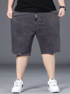 Plus size denim shorts for men, casual loose fit straight leg washed jeans shorts for summer.