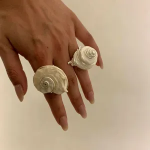Handgemaakte natuurlijke schelp conch ringen boho resort stijl statement vingersieraad.