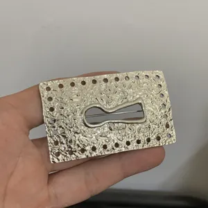 Vintage silver metallic textured keyhole geometric brooch accessory for women fashion.