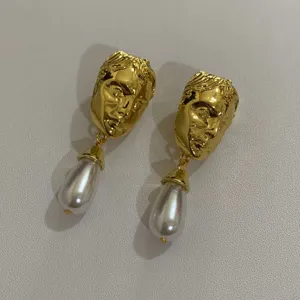 Barok gouden menselijk gezicht oorbellen met parelhangers voor dames mode sieraden