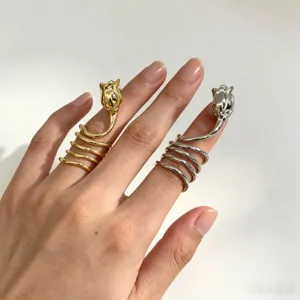 Élégante bague longue en spirale tulipe pour femmes, bijoux de doigt réglables chic et modernes.