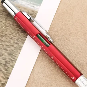 Multifunktionales Werkzeugset Kugelschreiber in Rot mit Lineal und integrierter Wasserwaage.