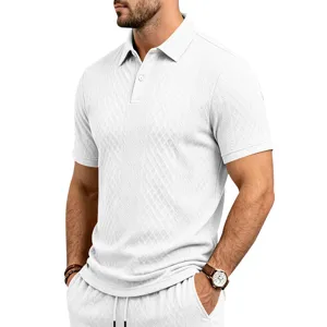 Polo homme ete texture a manches courtes, haut decontracte respirant avec short assorti.