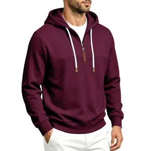 Herren Viertelreißverschluss Fleece Hoodie Detail mit Kordelzug und weichem Stoff.