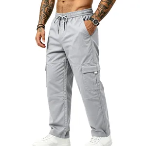 Hellgraue Herren Cargohose mit Kordelzug in der Taille und mehreren Tasche für Outdoor Training.
