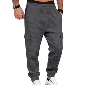 Pantalón cargo de hombre de punto gofrado grueso, casual con múltiples bolsillos.