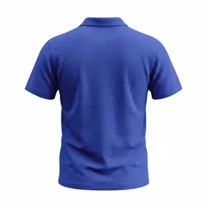Detalle de la parte trasera del polo de manga corta de punto gofrado azul para hombre.