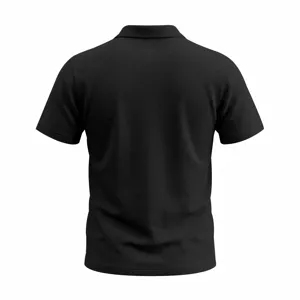 Vista trasera de polo negro de hombre de punto gofrado manga corta, estilo minimalista.