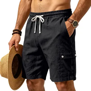 Vue détaillée de short cargo décontracté pour homme avec cordon élastique et poches latérales.