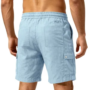 Shorts cargo homme bleu clair décontracté en coton et lin avec poches multiples.