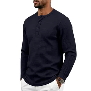 Chemise Henley homme en tricot gaufré manches longues, pull texturé décontracté à boutons.
