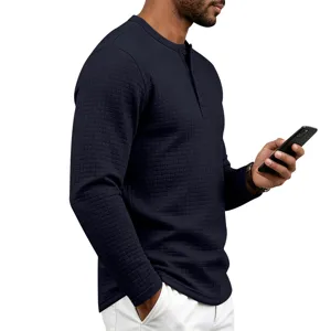 Chemise Henley à manches longues pour homme en tricot gaufré, haut décontracté texturé.